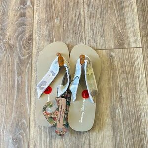 Ladies size 10 Tommy Bahama camouflage frayed flip flops NWT NEW